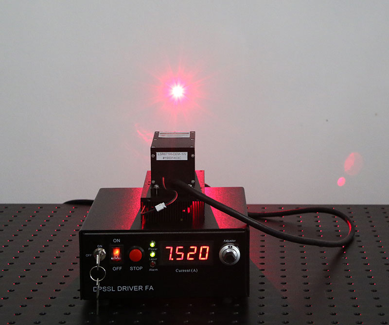 671nm 500mW~900mW 빨간색 DPSS 레이저 Diode Pumped Solid State laser - Click Image to Close